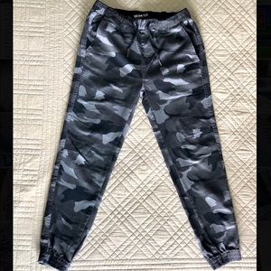 Men’s black and gray canvas jogger pant